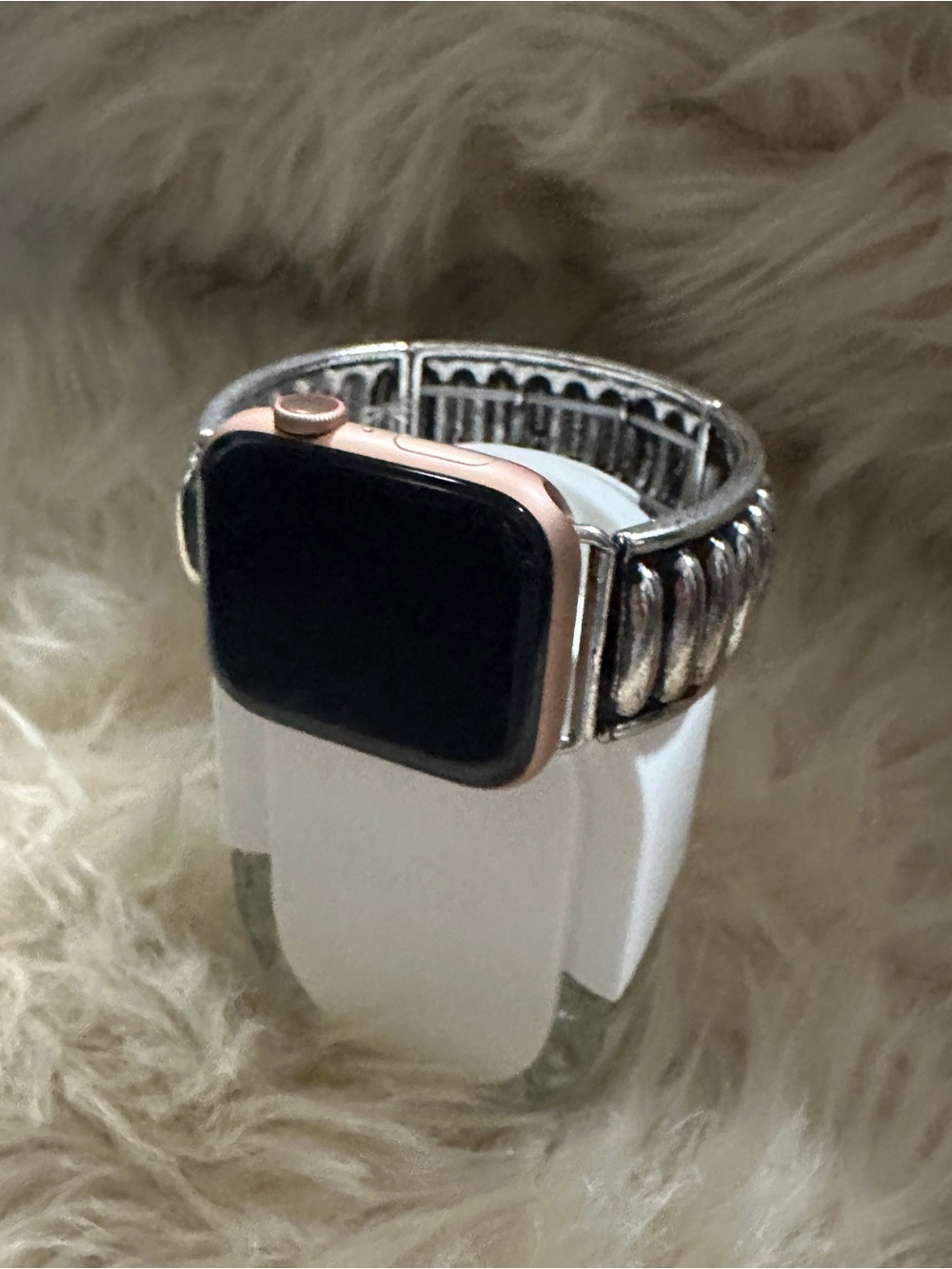 Silver-Tone Ribbed Link Apple Watch band- Metallic Silver